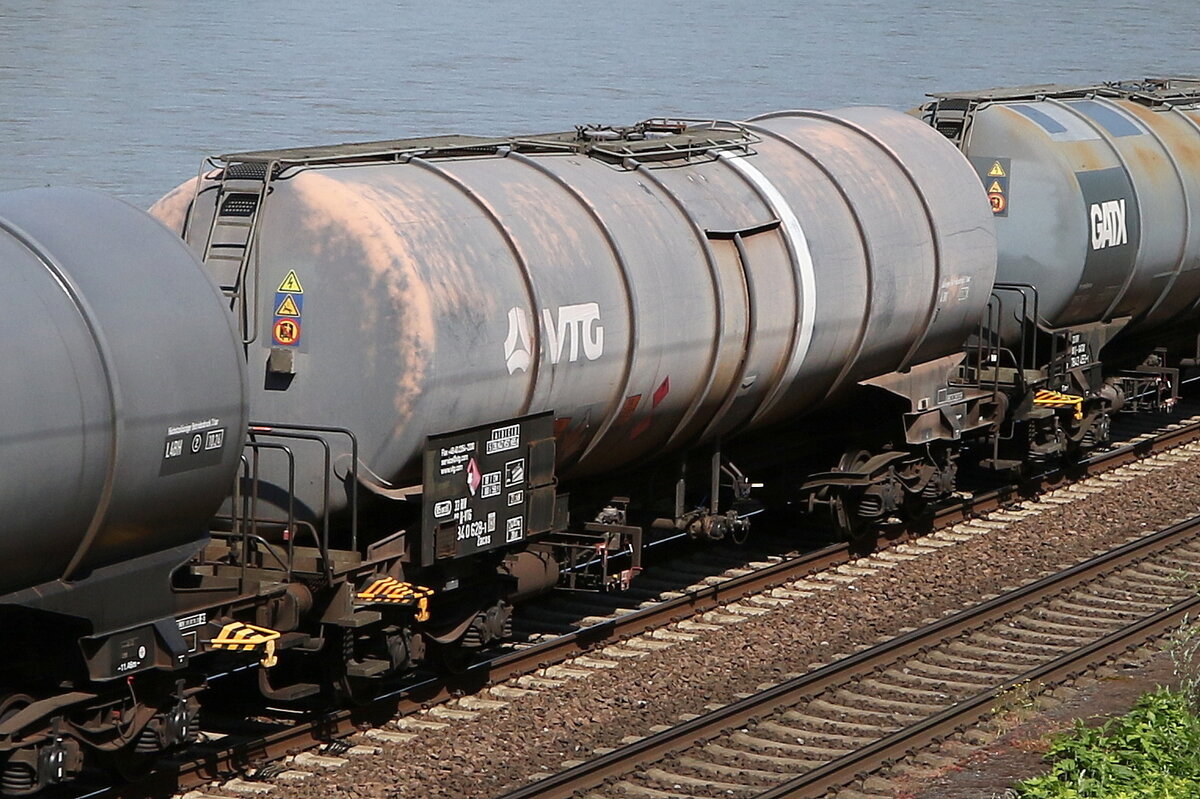 7840 628 (Zacns) von  VTG  am 21. Juli 2021 bei Assmannshausen.