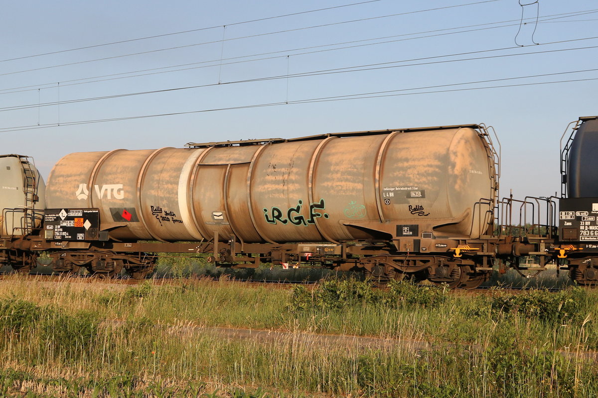 7840 815 (Zacns) von  VTG  am 27. Juni 2020 bei Drverden.