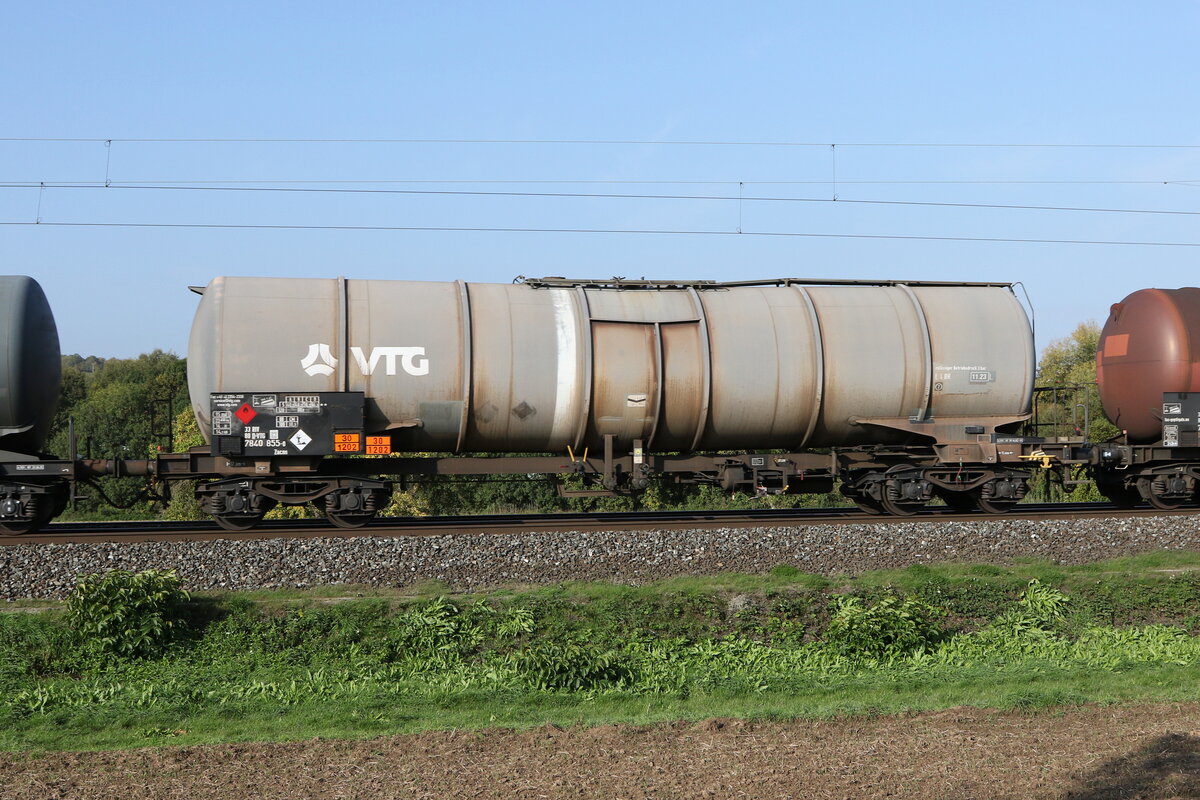 7840 855 (Zacns) von  VTG  am 12. Oktober 2022 bei Himmelstadt.