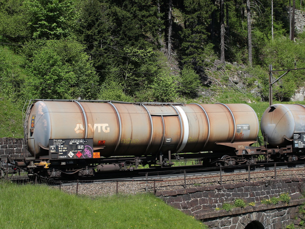 7840 900-4 (Zacns) von  VTG  am 25. Mai 2016 in Wassen/Schweiz.