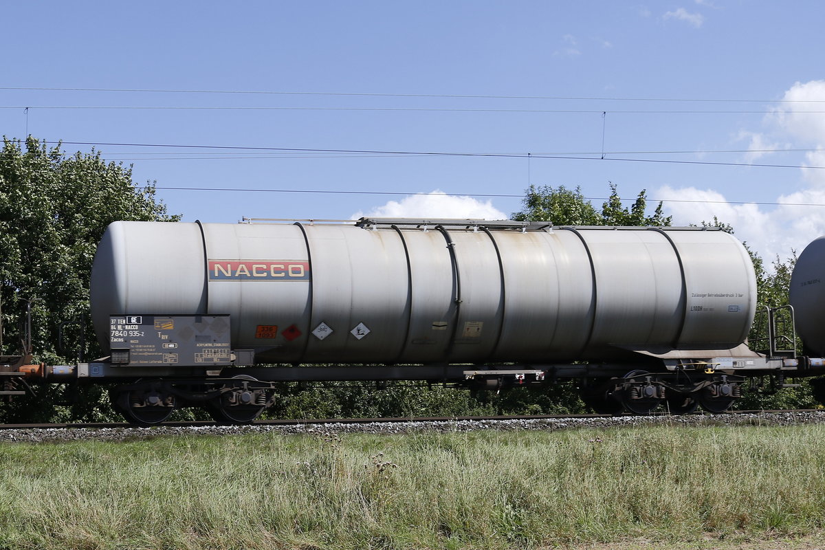 7840 935-2 (Zacns) von  NACCO  am 19. August 2017 bei Thngersheim.