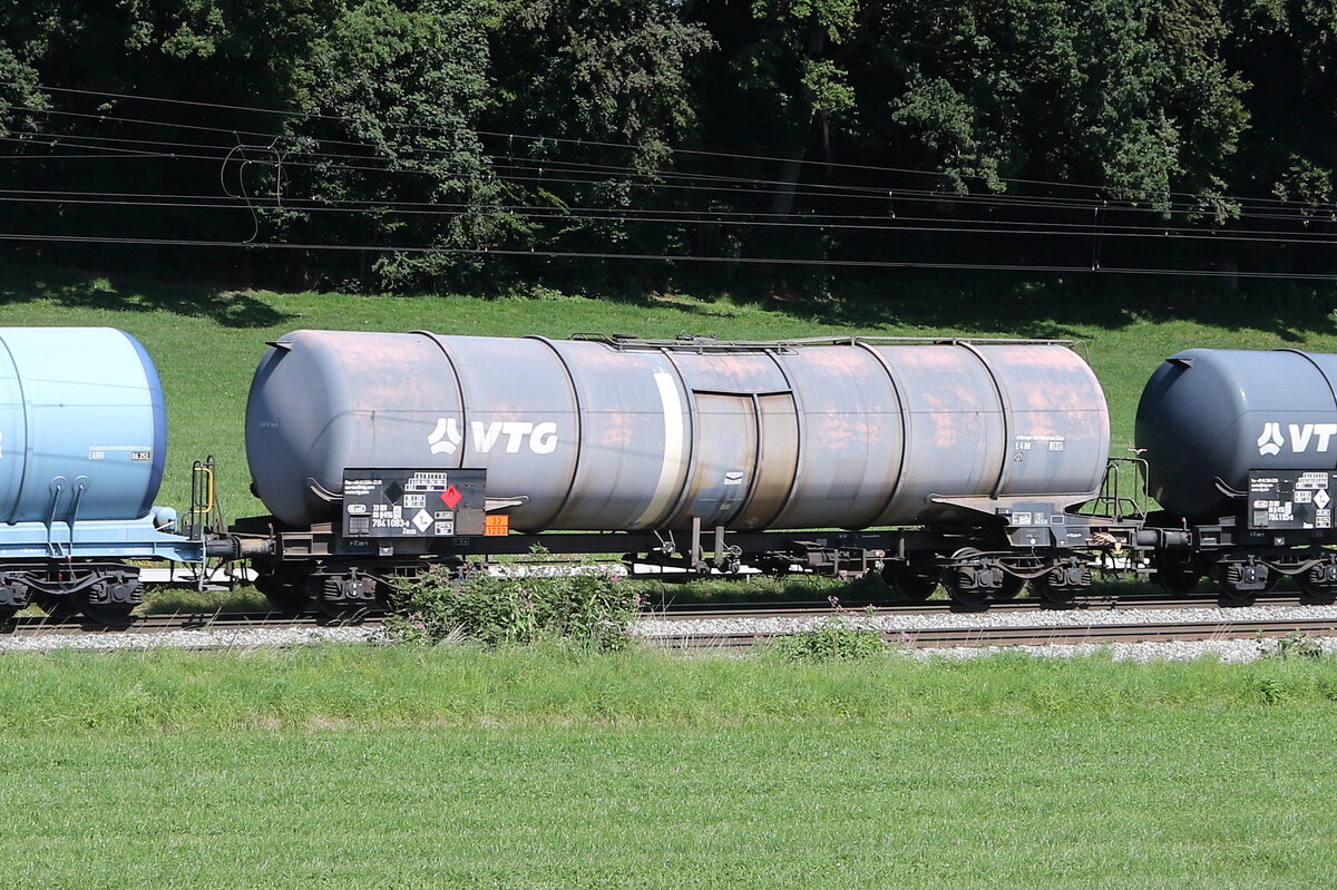 7841 083 (Zacns) von  VTG  am 22. August 20223 bei Axdorf.