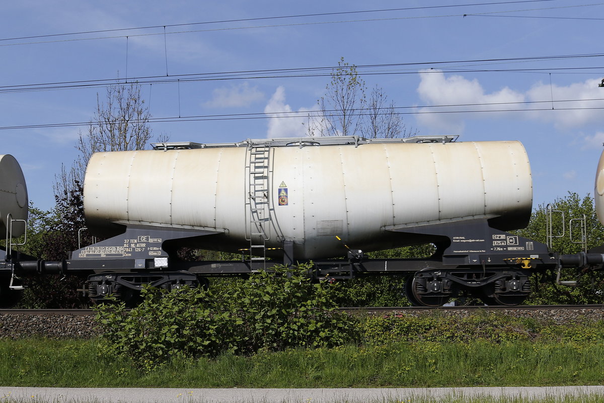 7841 126 (Zacns) von  Atir-Rail  am 7. Mai 2019 bei Prien.