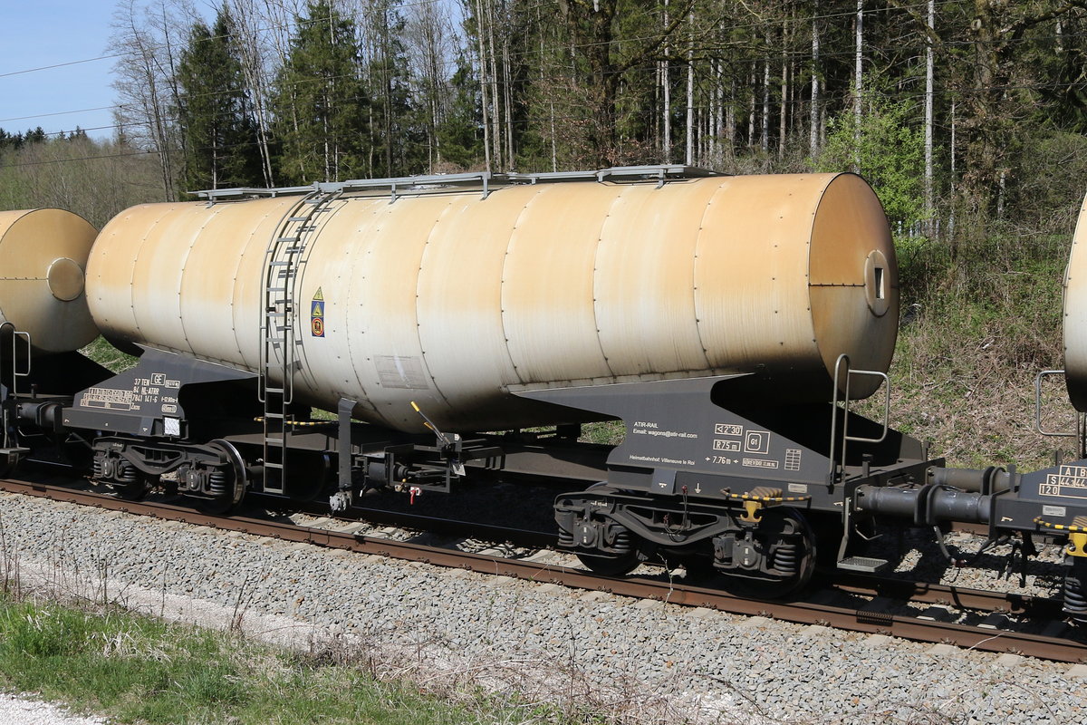 7841 141 (Zacns) von  ATIR-Rail  am 15. April 2020 bei Grabensttt.