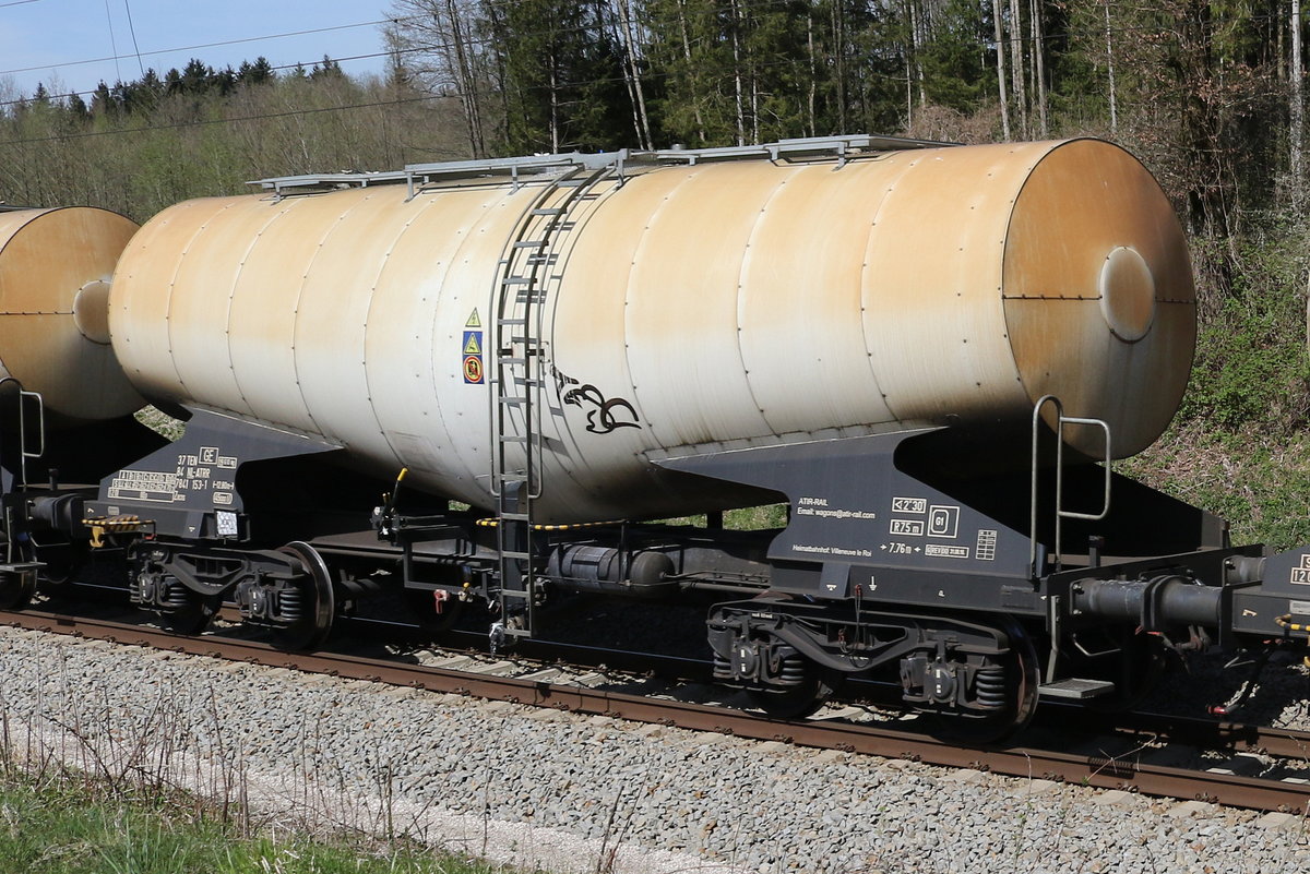 7841 153 (Zacns) von  ATIR-Rail  am 15. April 2020 bei Grabensttt.