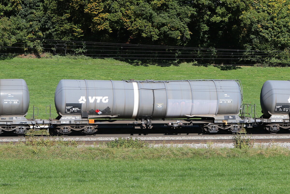 7841 218 (Zacns) von  VTG  am 9. Oktober 2024 bei Axdorf.