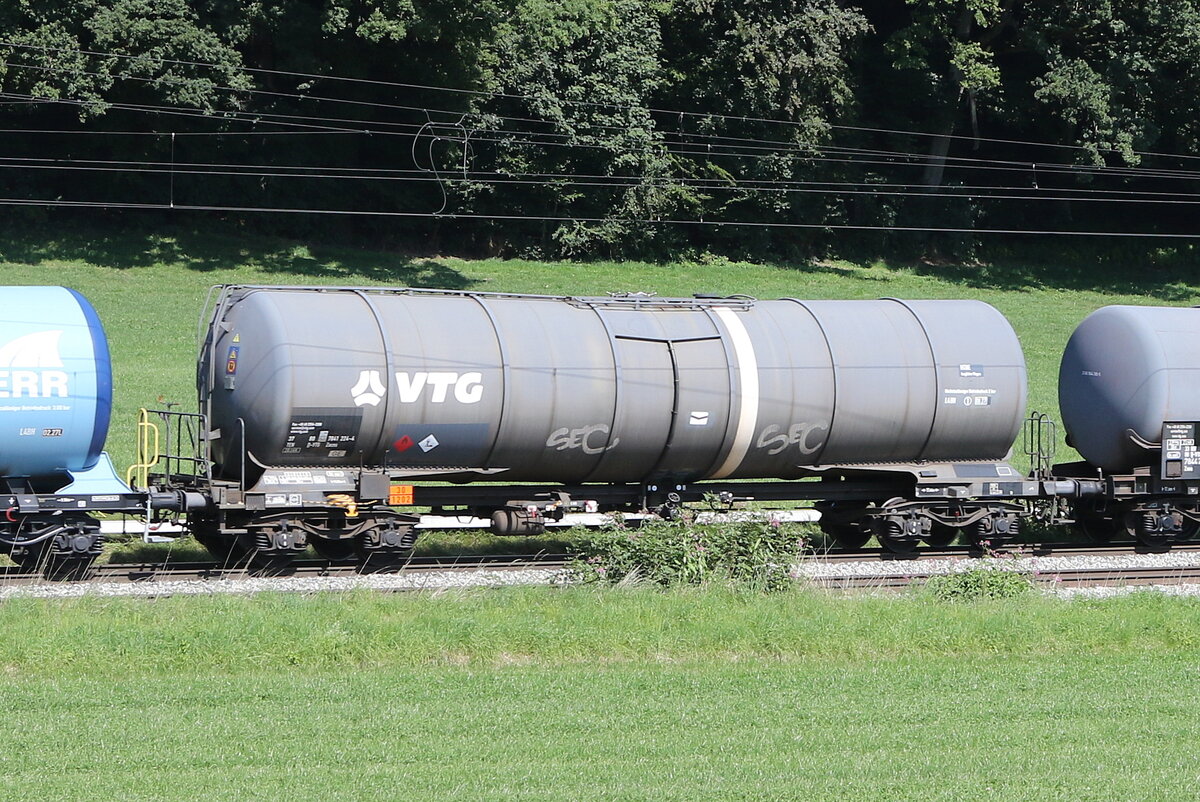 7841 224 (Zacns) von  VTG  am 22. August 2023 bei Axdorf.