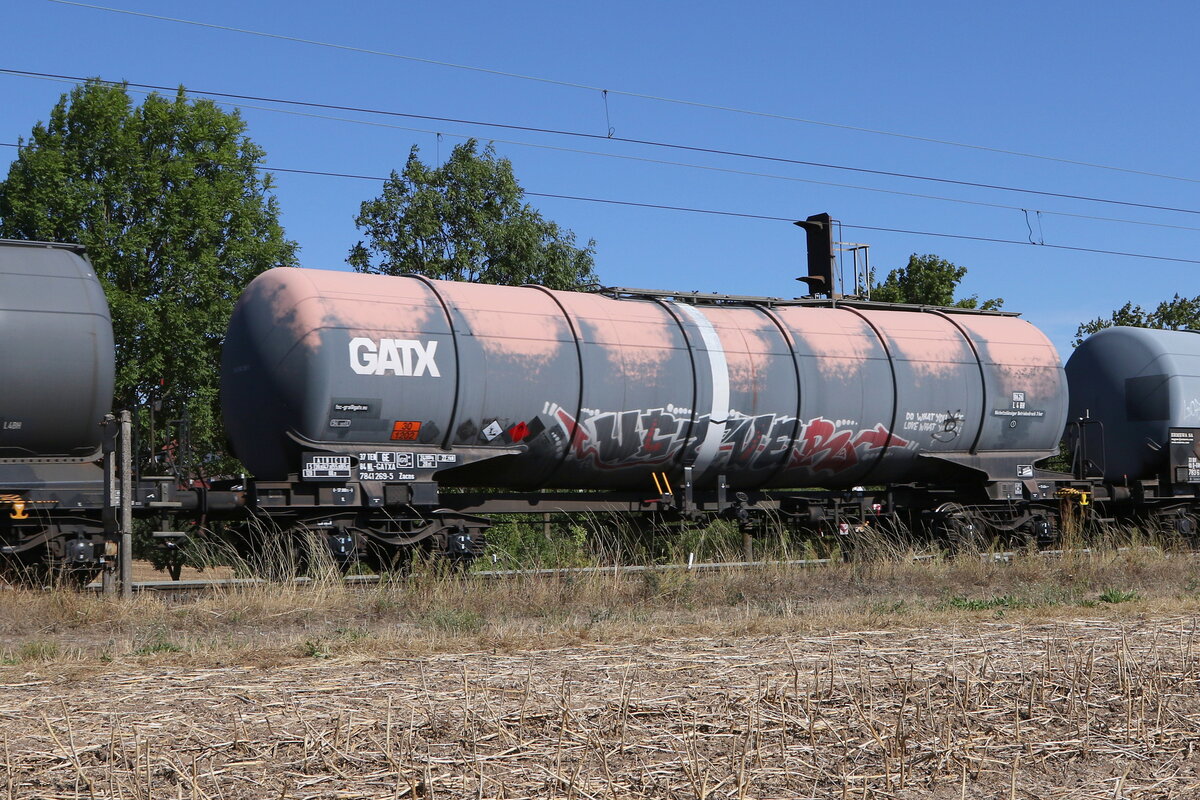 7841 269 (Zacns) von  GATX  am 6. August 2022 bei Thngersheim.