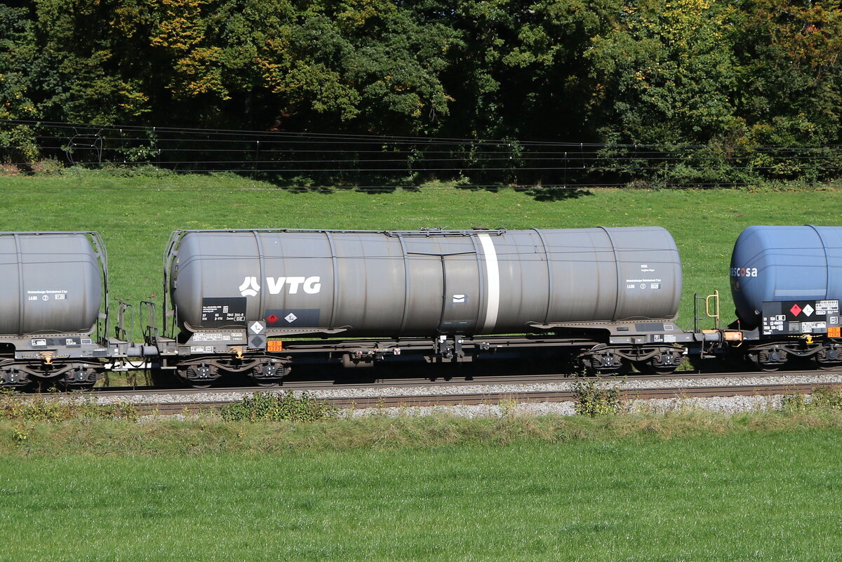 7841 344 (Zacns) von  VTG  am 9. Oktober 2024 bei Axdorf.