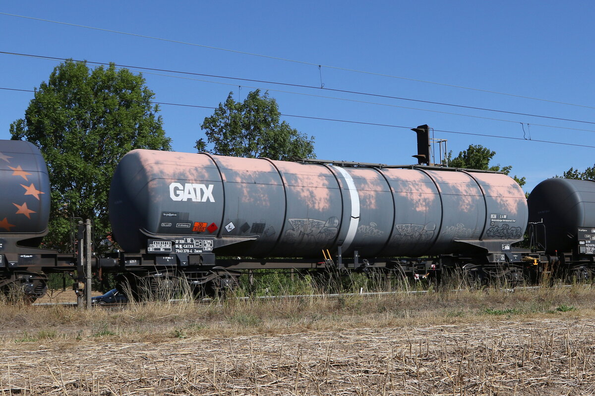 7841 378 (Zacns) von  GATX  am 6. August 2022 bei Thngersheim.