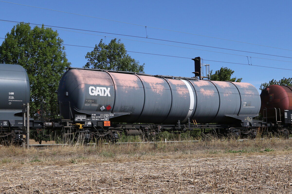 7841 581 (Zacns) von  GATX  am 6. August 2022 bei Thngersheim.