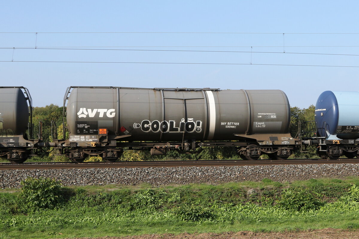 7841 824 (Zacns) von  VTG  am 12. Oktober 2022 bei Himmelstadt.