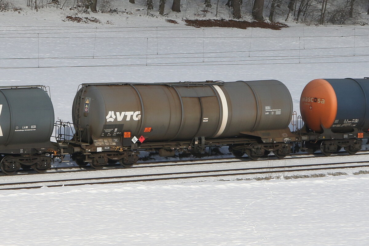 7841 871 (Zacns) von  VTG  am 13. Januar 2024 bei Axdorf.