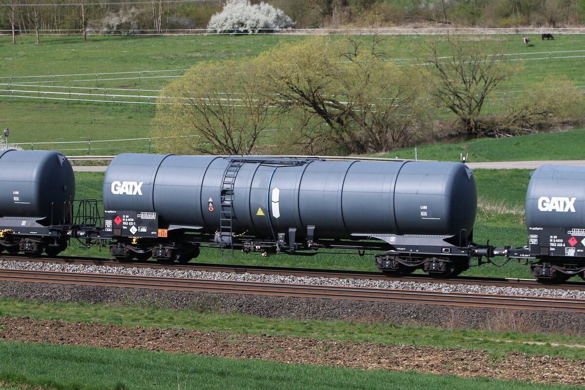 7843 622 (Zans) von  GATX  am 5. April 2024 bei Breitenfurt.