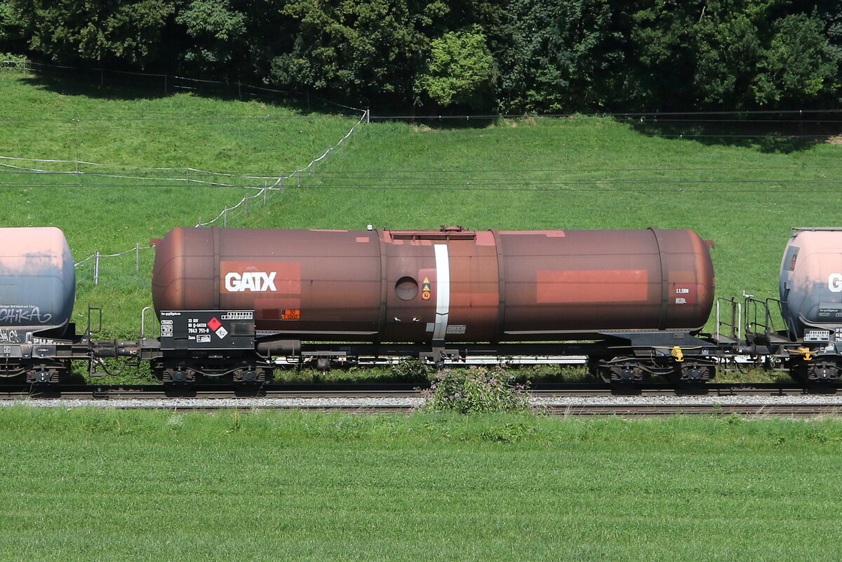 7843 751 (Zans) von  GATX  am 22. August 2023 bei Axdorf.