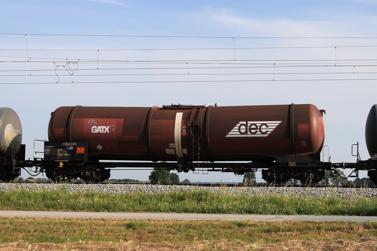 7843 795 (Zans) von  GATX  am 1. Juli 2019 bei bersee am Chiemsee.