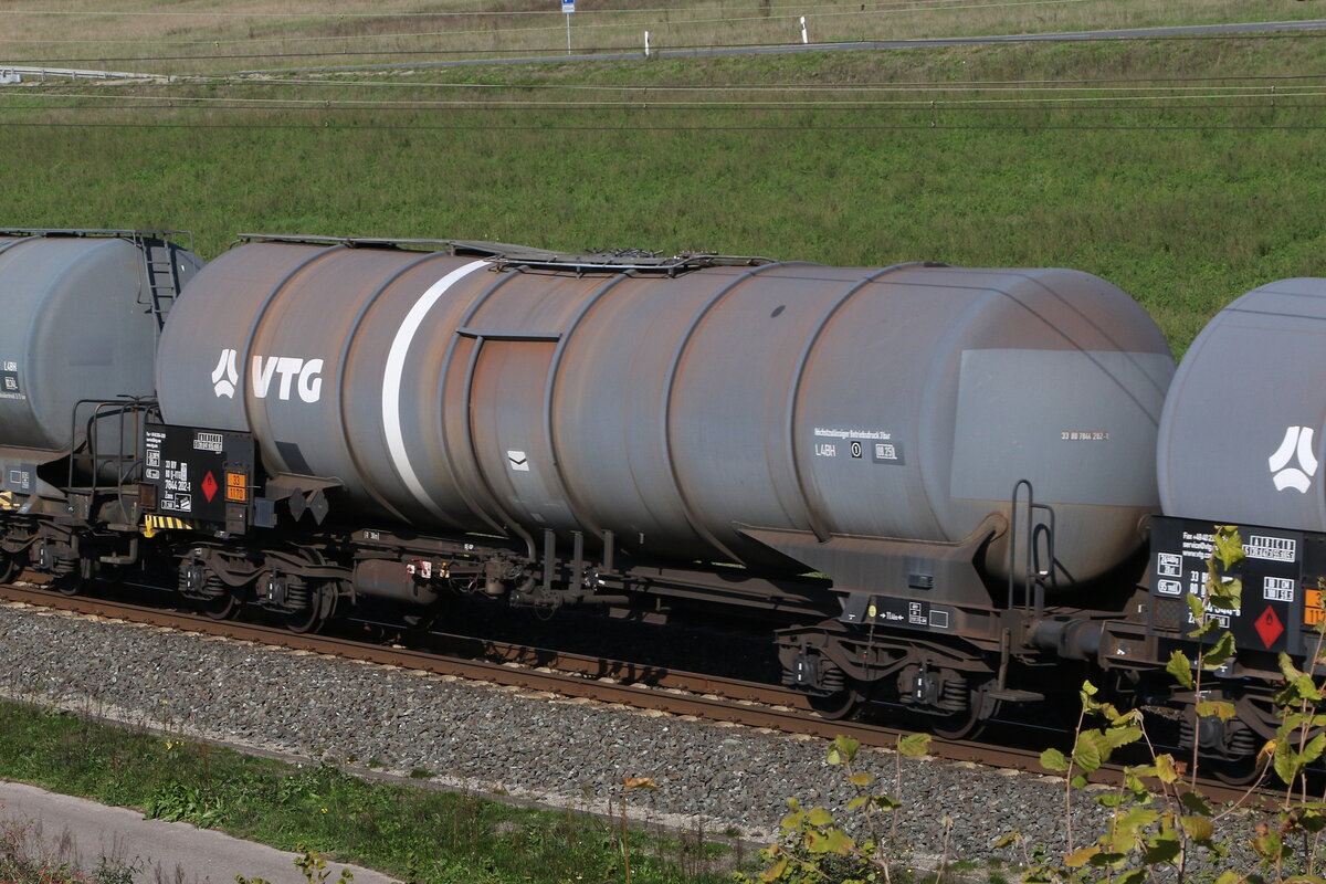 7844 282 (Zans) von  VTG  am 12. Oktober 2022 bei Harrbach.