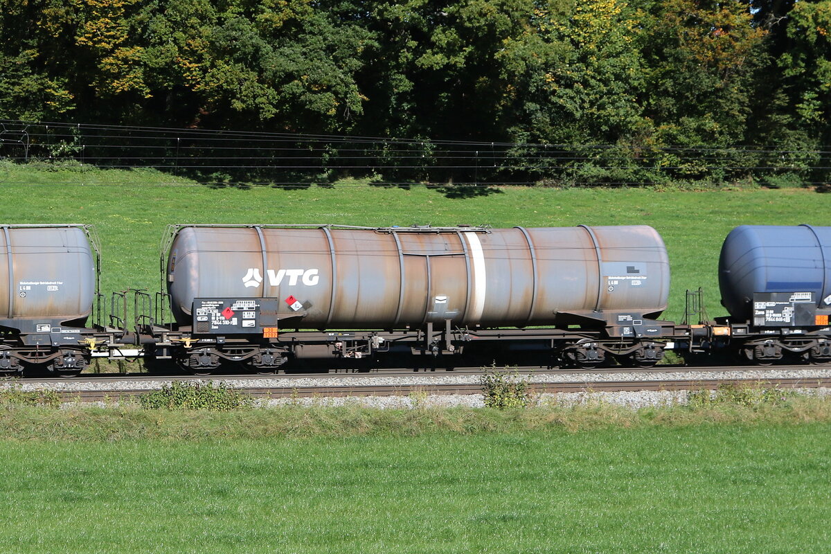 7844 510 (Zans) von  VTG  am 9. Oktober 2024 bei Axdorf.