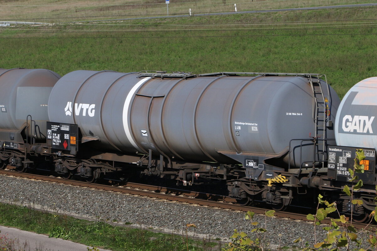 7844 544 (Zans) von  VTG  am 12. Oktober 2022 bei Harrbach.