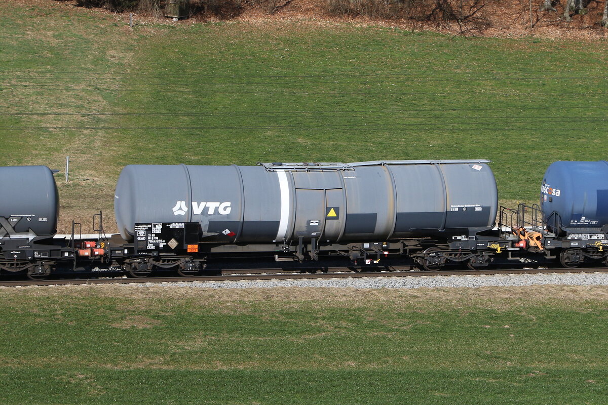 7844 655 (Zans) von  VTG  am 18. Februar 2024 bei Axdorf.