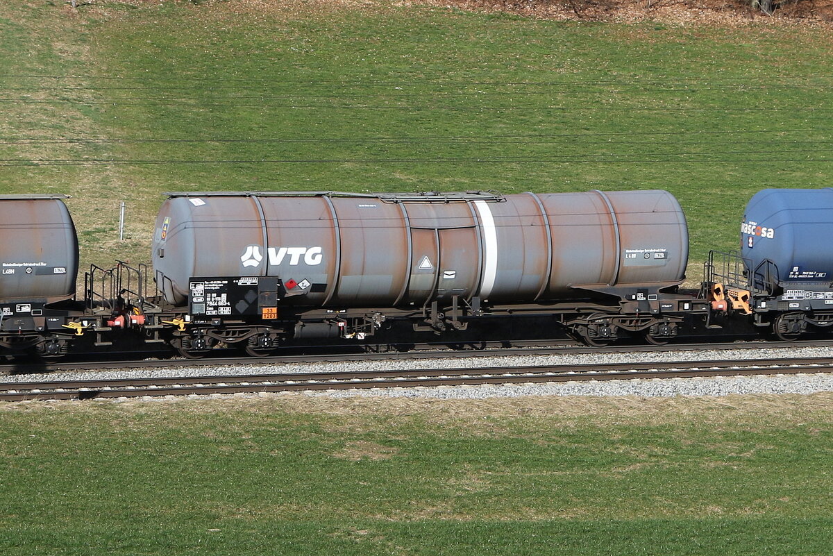 7844 663 (Zans) von  VTG  am 18. Februar 2024 bei Axdorf.