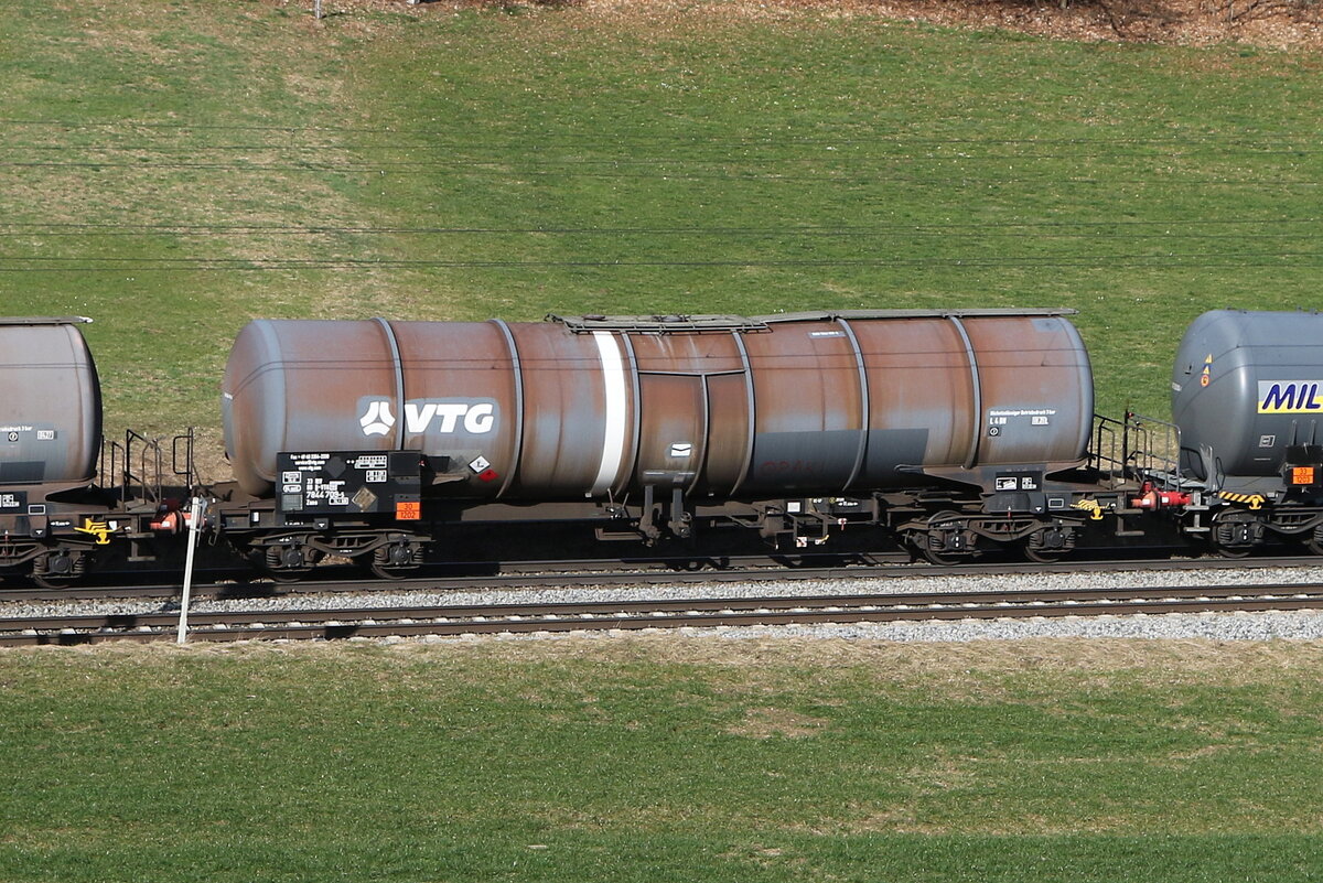 7844 709 (Zans) von  VTG  am 18. Februar 2024 bei Axdorf.