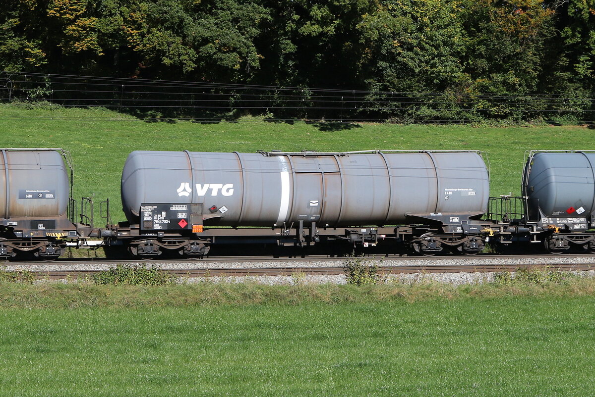 7844 792 (Zans) von  VTG  am 9. Oktober 2024 bei Axdorf.