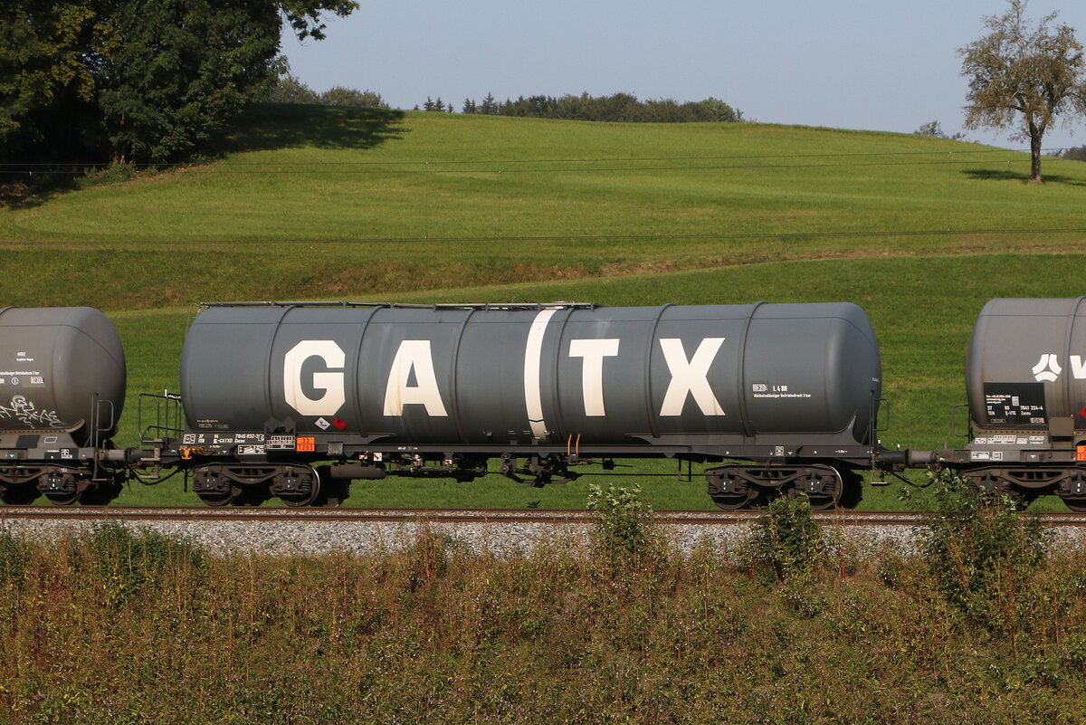 7846 852 (Zacns) von  GATX  am 19. September 2024 bei Axdorf.