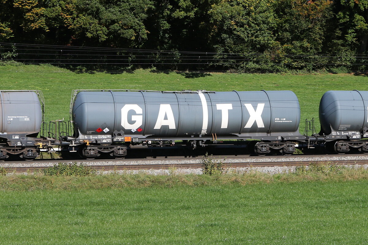 7846 874 (Zacns) von  GATX  am 9. Oktober 2024 bei Axdorf.