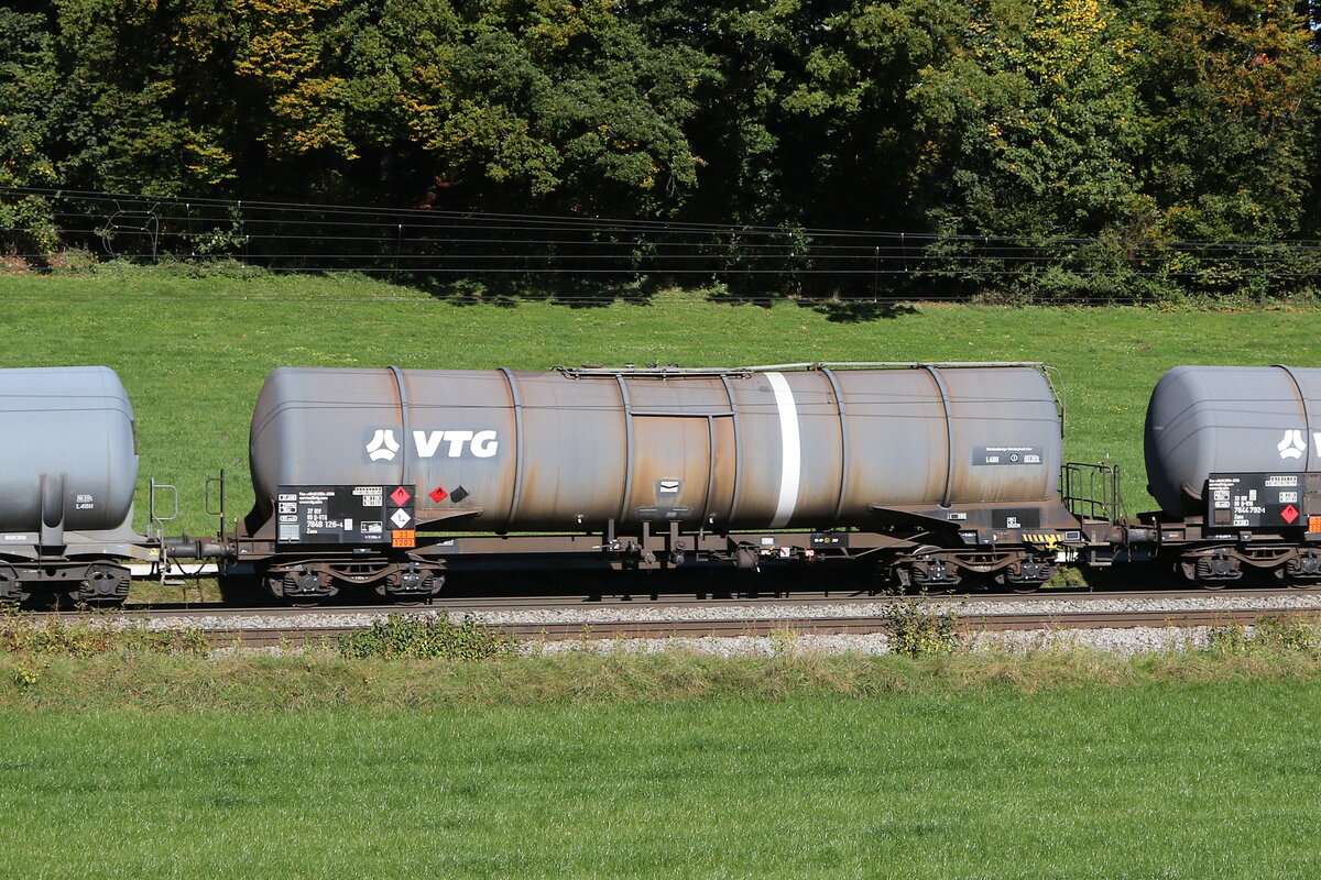 7848 126 (Zans) von  VTG  am 9. Oktober 2024 bei Axdorf.