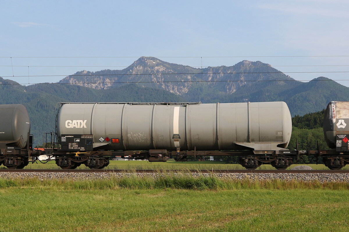 7848 221 (Zans) von  GATX  am 10. Juni 2021 bei bersee am Chiemsee.