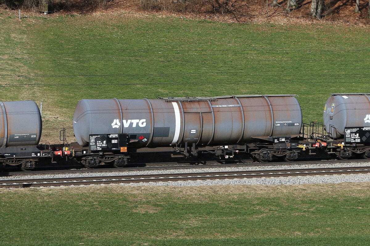 7848 289 (Zans) von  VTG  am 18. Februar 2024 bei Axdorf.