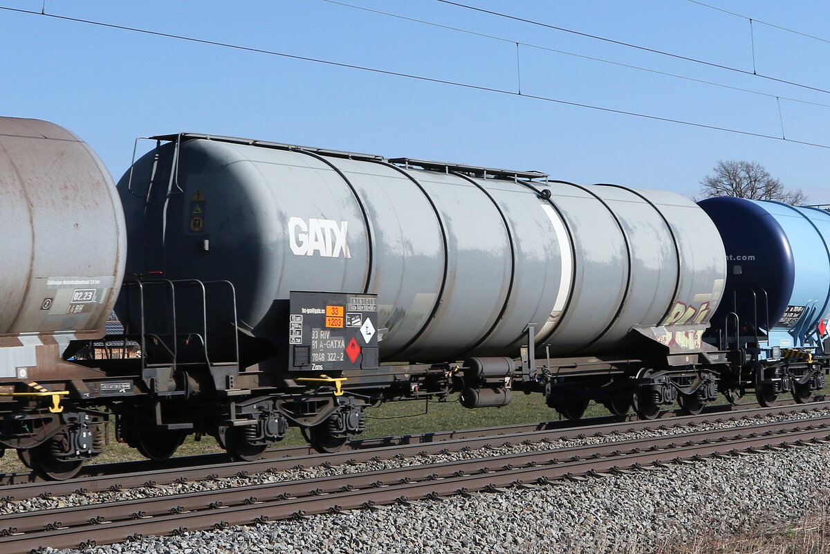 7848 3222 (Zans) von  GATX  am 28. Februar 2022 bei bersee am Chiemsee.