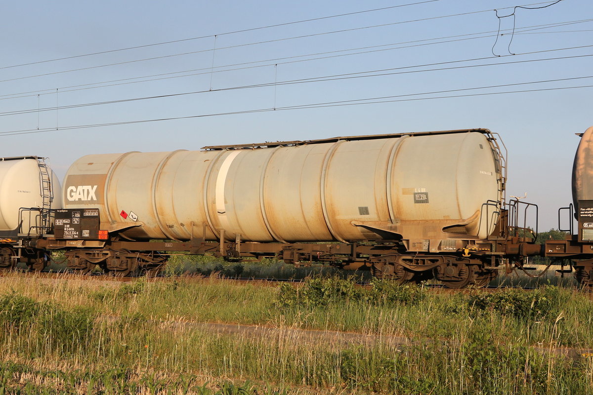 7848 334 (Zans) von  GATX  am 27. Juni 2020 bei Drverden.