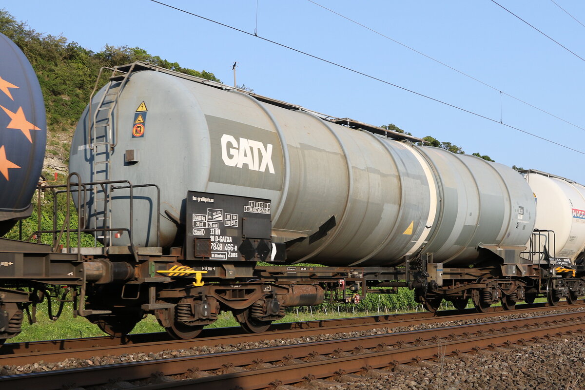 7848 466 (Zans) von  GATX  am 23. Juli 2021 bei Himmelstadt.