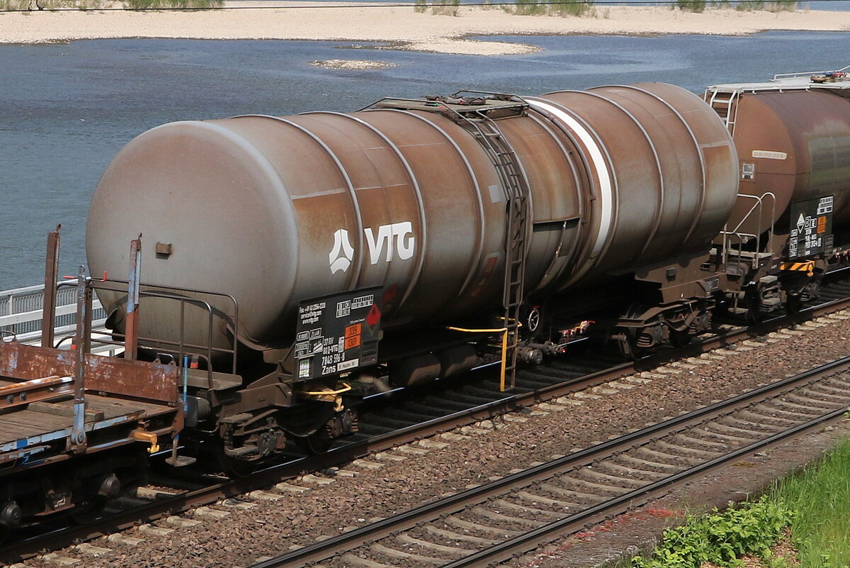 7848 596 (Zans) von  VTG  am 3. Mai 2022 bei Assmannshausen am Rhein.