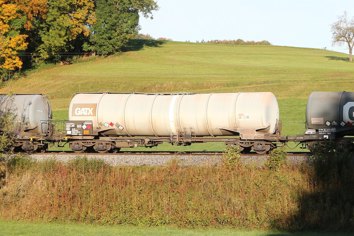 7848 937 (Zans) von  GATX  am 12. Oktober 2024 bei Axdorf.