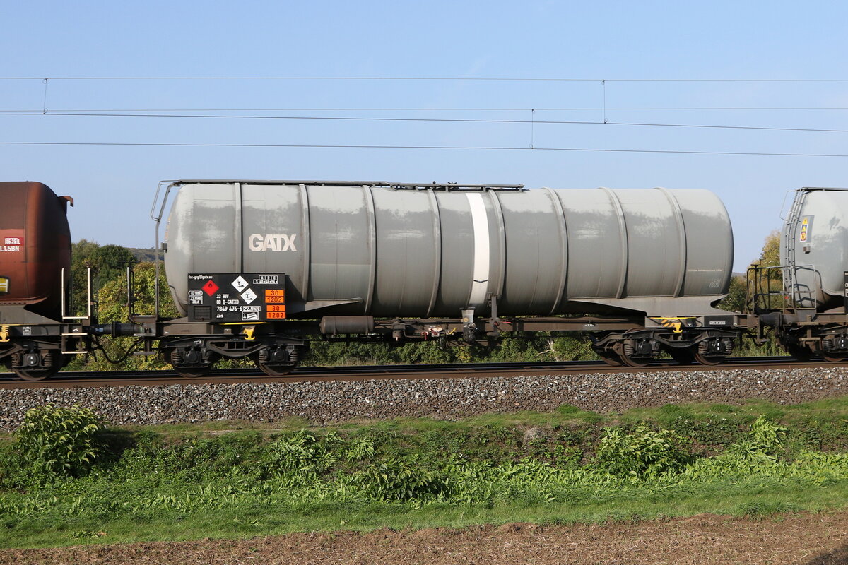 7849 476 (Zas) von  GATX  am 12. Oktober 2022 bei Himmelstadt am Main.