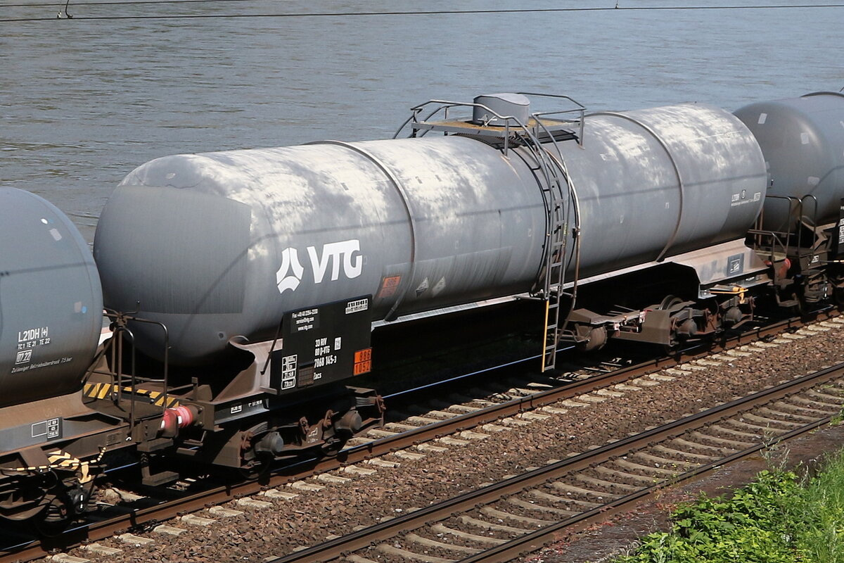 7868 145 (Zacs) von  VTG  am 21. Juli 2021 bei Assmannshausen.