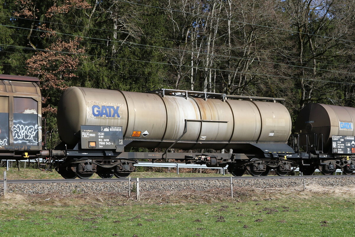 7868 545 (Zacs) von  GATX  am 24. Februar 2024 bei Hufschlag.