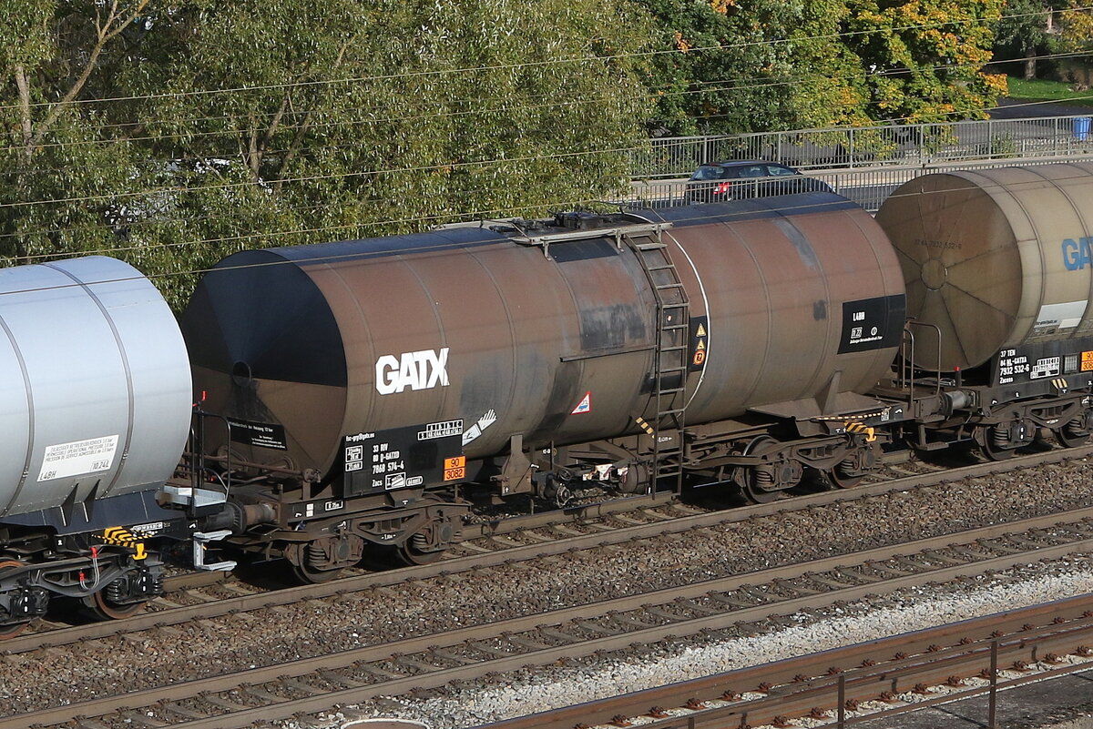 7868 574 (Zacs) von  GATX  am 10. Oktober 2022 bei Gemnden.