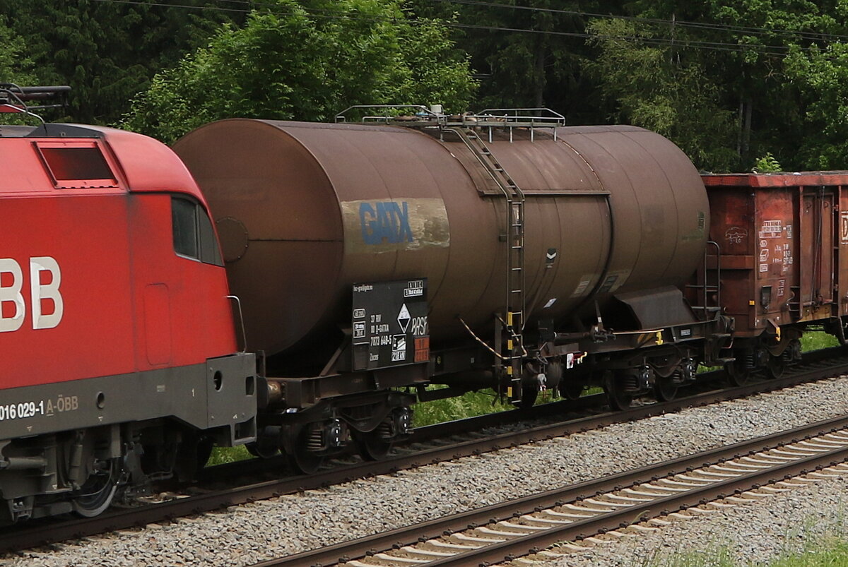 7873 648 (Zacns) von  GATX  am 10. Juni 2021 bei Grabensttt.