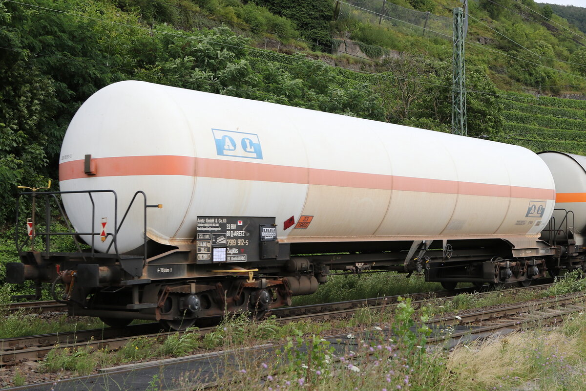 7919 912 (Zagkks) der  ARETZ GmbH  am 22. Juli 2021 bei Kaub am Rhein.