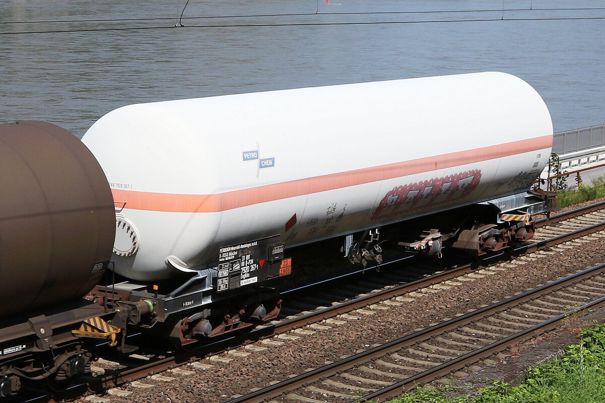 7920 267 (Zagkks) von  Petro Chem  am 21. Juli 2021 bei Assmannshausen.