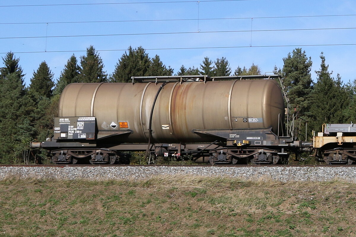 7929 230 (Zacns) von  ATIR-Rail) am 28. Oktober 2023 bei Rckstetten.