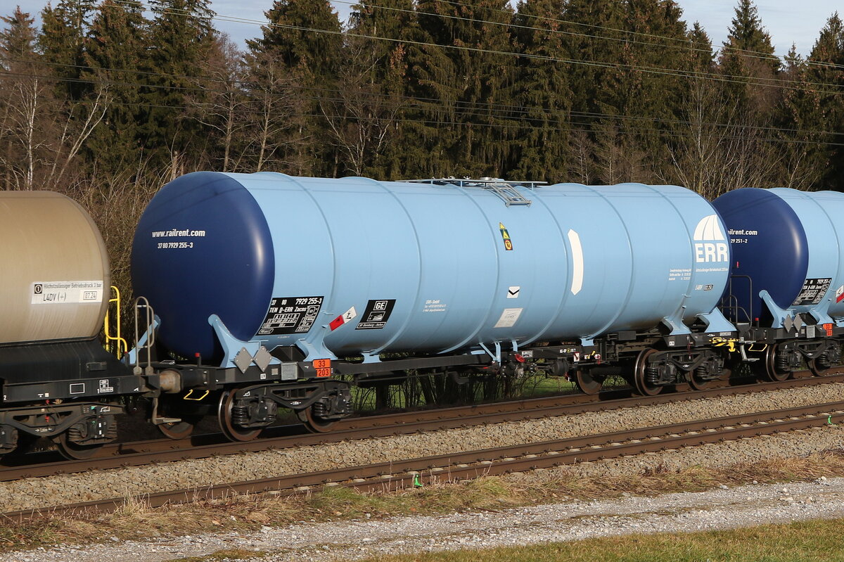 7929 255 (Zacns) von  ERR  am 4. Januar 2023 bei Sossau im Chiemgau.