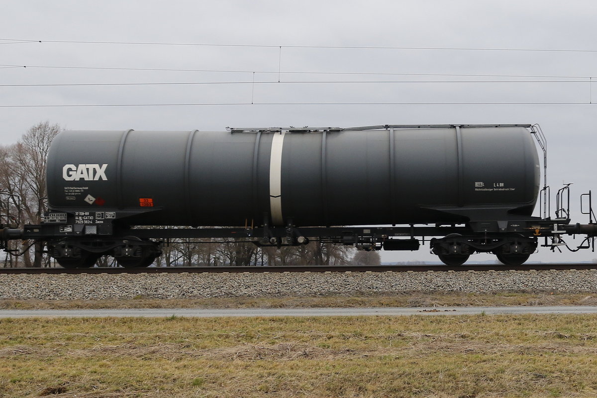 7929 583 (Zacns) von  GATX  am 26. Dezember 2016 bei bersee am Chiemsee.