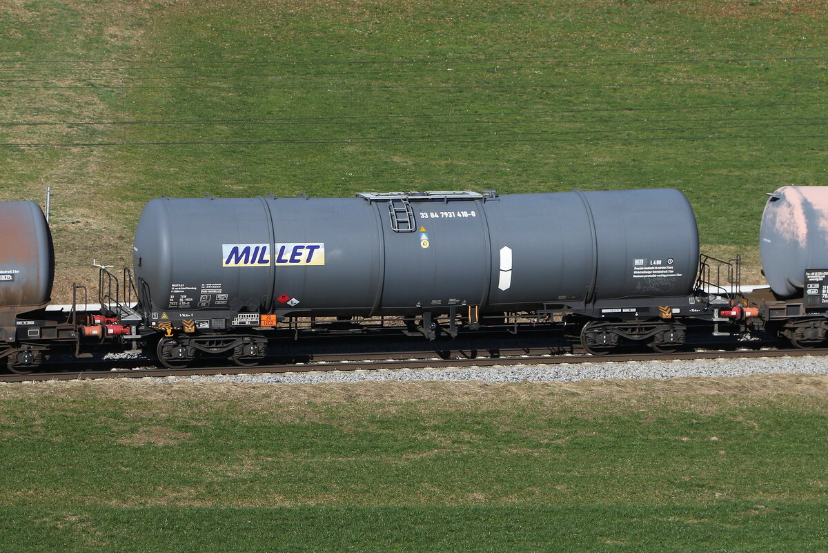 7931 410 (Zacns) von  MILLET  am 18. Februar 2024 bei Axdorf.