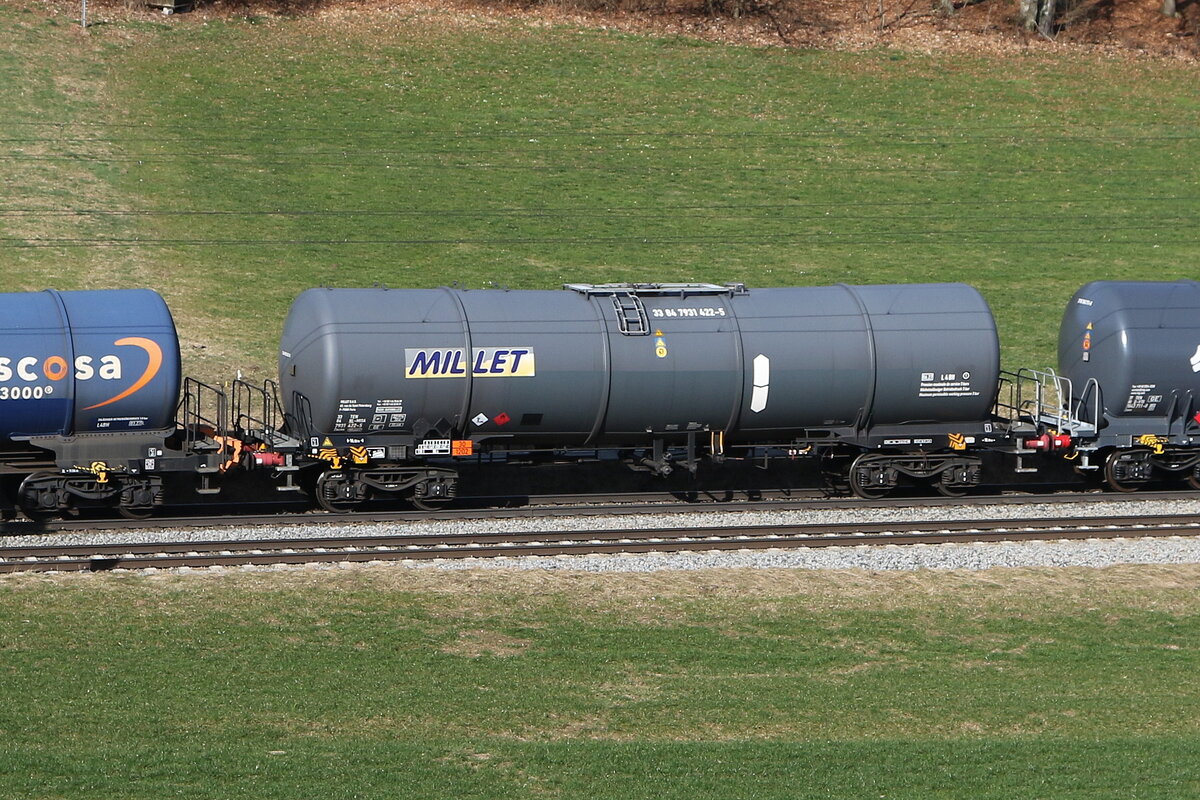 7931 422 (Zacns) von  MILLET  am 18. Februar 2024 bei Axdorf.