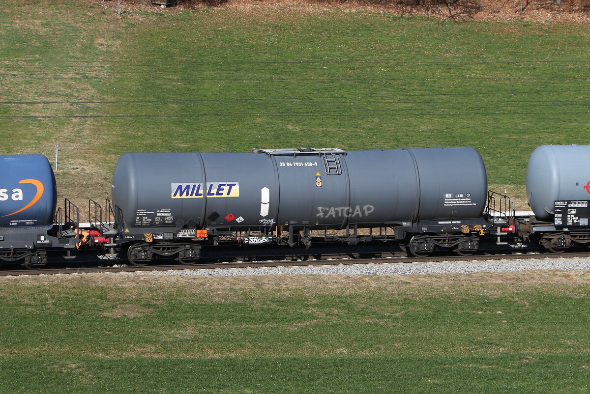 7931 458 (Zacns) von  MILLET  am 18. Februar 2024 bei Axdorf.